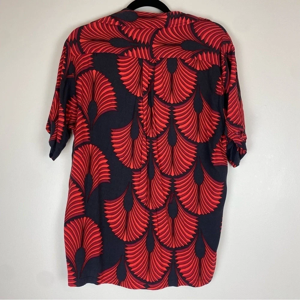 MANUHEALI’I Hawaii Men’s Aloha Shirt Red Black